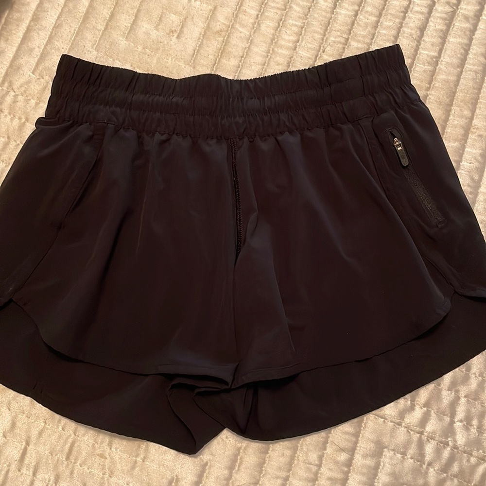 Lululemon tracker shorts mid rise “4